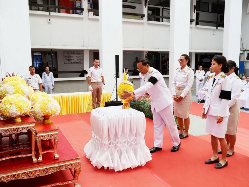 ปศุสัตว์จังหวัดจันทบุรีร่วมพิธีวางพานพุ่มดอกไม้สด เนื่องในวันพระบิดาแห่งฝนหลวง ประจำปี 2568