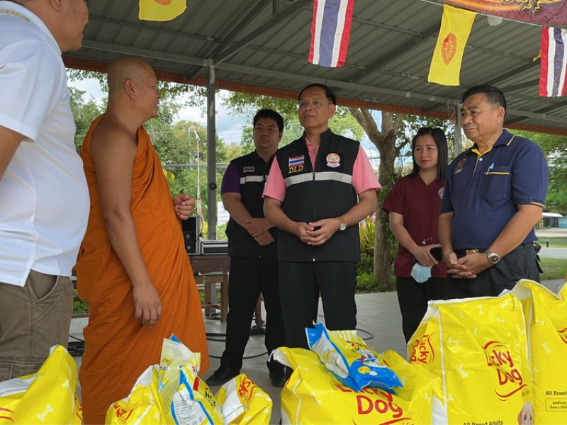 ปศุสัตว์จันทบุรี ตรวจเยี่ยมเกษตรกรผู้เลี้ยงสุนัขและแมว ตามพื้นที่ชายแดน พร้อมมอบอาหารสัตว์เพื่อเป็นขวัญกำลังใจแก่เกษตรกร