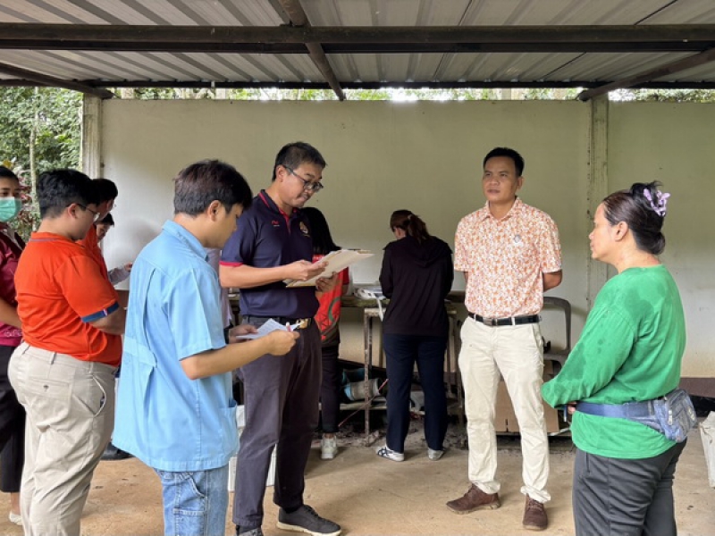 ปศุสัตว์อำเภอนายายอามร่วมกับสำนักงานปศุสัตว์จังหวัดจันทบุรีสำนักงานปศุสัตว์เขต2 ตรวจต่ออายุมาตรฐานฟาร์มสุกร