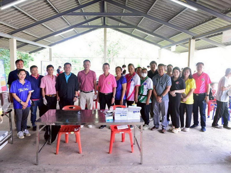 ปศุสัตว์จันทบุรีร่วมกับเทศบาลเมืองท่าใหม่ ให้บริการทำหมันสุนัขและแมว รอบจุดที่เกิดโรคพิษสุนัขบ้า เพื่อลดประชากรในสัตว์